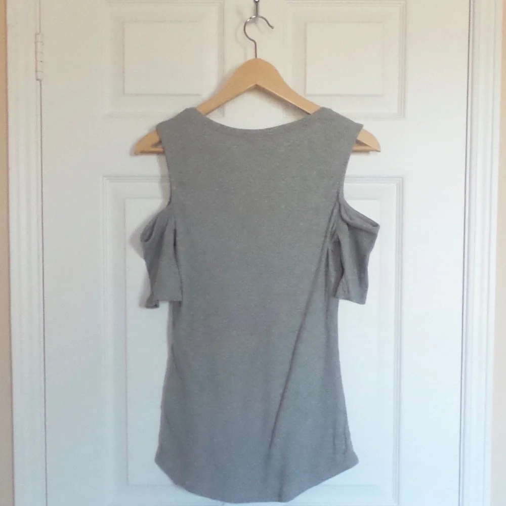 🌪Cold Shoulder Ribbed Scoop Neck Top - Picture 3 of 4